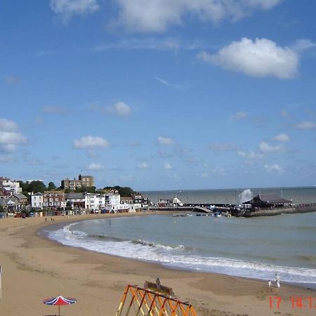 Smuggler'S Cottage Broadstairs Exterior photo
